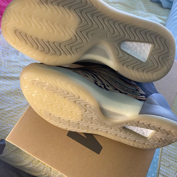 Yeezy QNTM - Picture 8 of 12